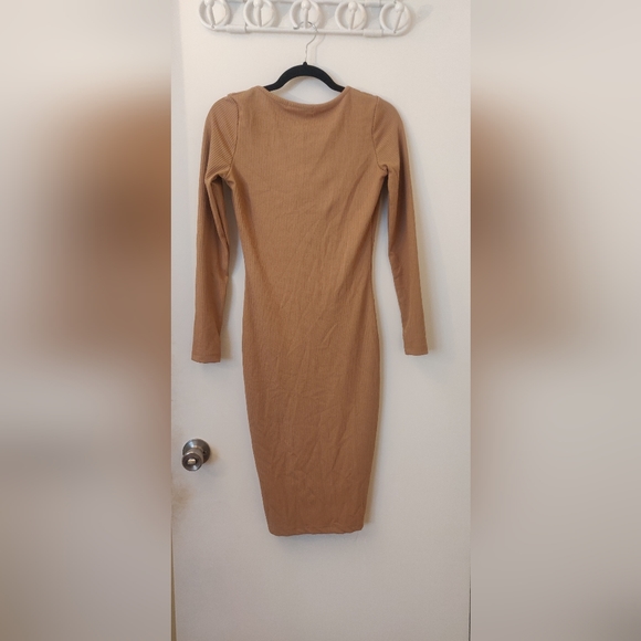 Tan long sleeve dress - Picture 2 of 2